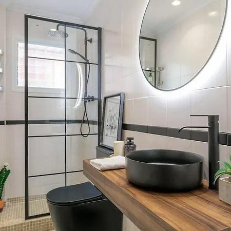 Luxurious With Communal Pool Near The Sea 빌라
