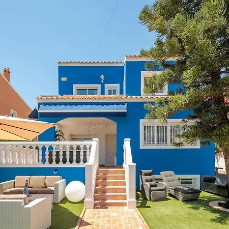 Luxurious With Communal Pool Near The Sea 빌라 *